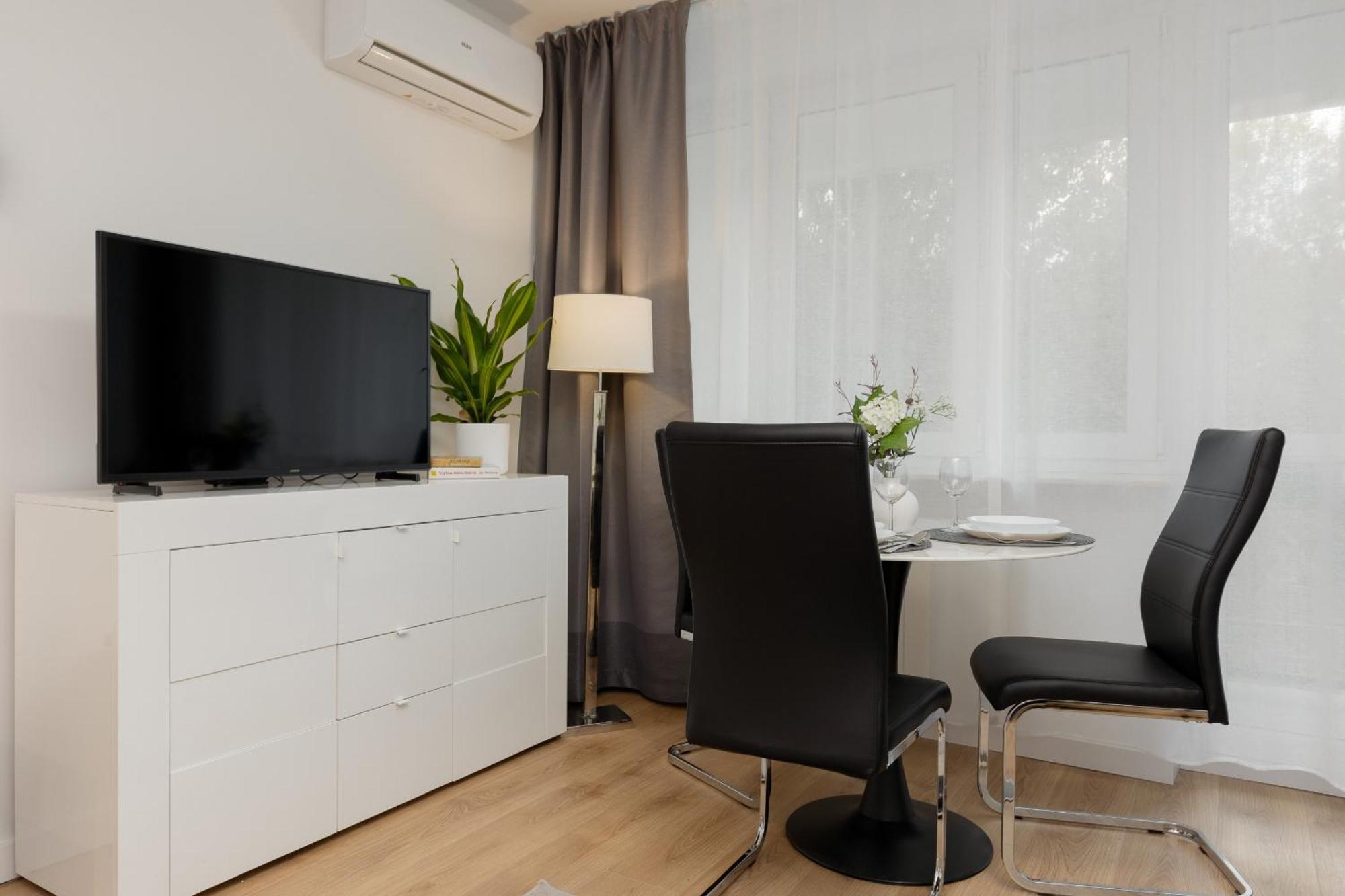 Studio Bruna Metro Pole Mokotowskie By Noclegi Renters Varšava Exteriér fotografie